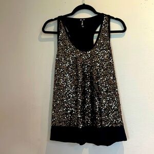 NWOT sequins tank. No size tag. but can M to L.
